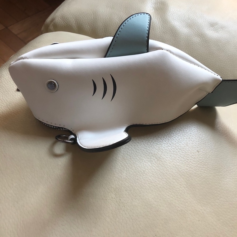 Adorable Great White Shark 🦈 bag - Picture 4 of 6